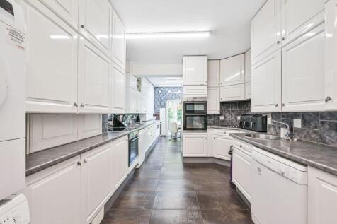 West Avenue, Hendon, London, NW4