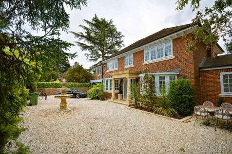Ayloffs Walk, Emerson Park, RM11