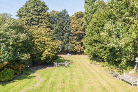 Roedean Crescent, London, SW15