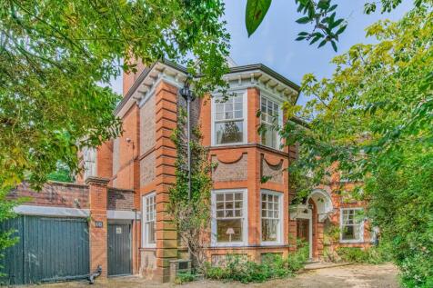 Woodborough Road, 
Putney, SW15