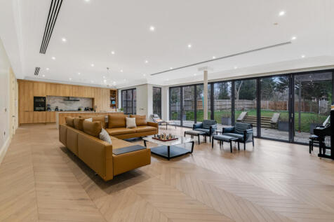 Roedean Crescent, London, SW15