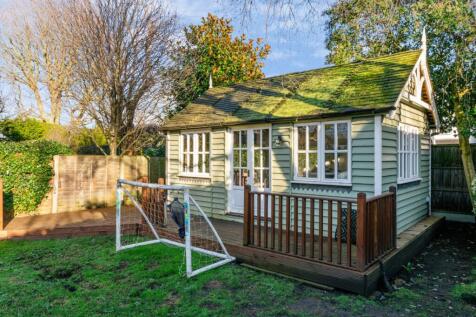 Belgrave Road, 
Barnes, SW13