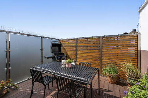 Collingbourne Road, London, W12