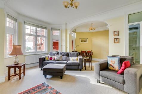 Hamlet Gardens, London, W6