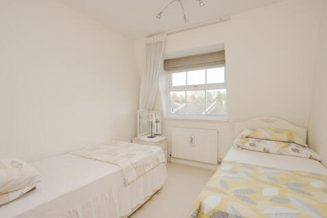 Leeward Gardens, London, SW19