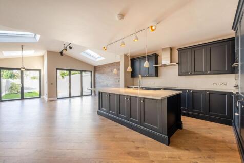 Westway, Raynes Park, London, SW20