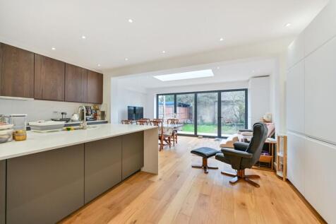 Elm Close, Raynes Park, London, SW20