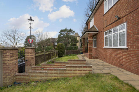 Hampton Close, West Wimbledon, SW20