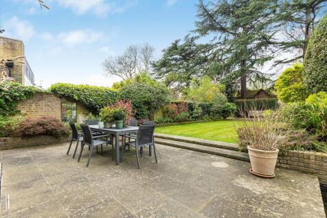 Denbigh Gardens, Richmond, Surrey, TW10