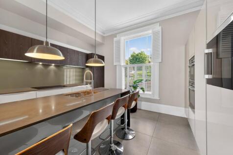 Montague Road, 
Richmond, TW10