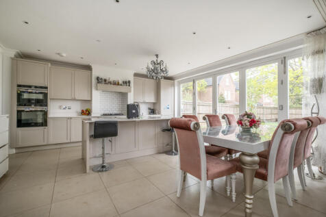 Barrons Chase, Richmond, TW10