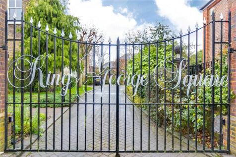 King George Square, 
Richmond, TW10