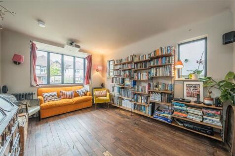 Trowlock Avenue, Teddington