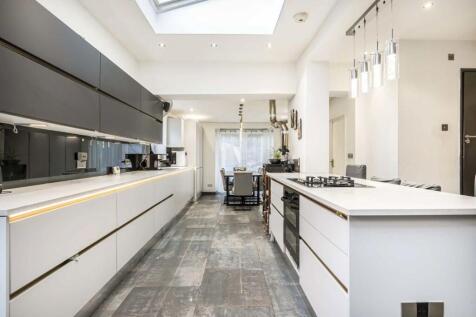 Lynton Close, Isleworth