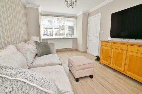Riverview Gardens, Strawberry Hill