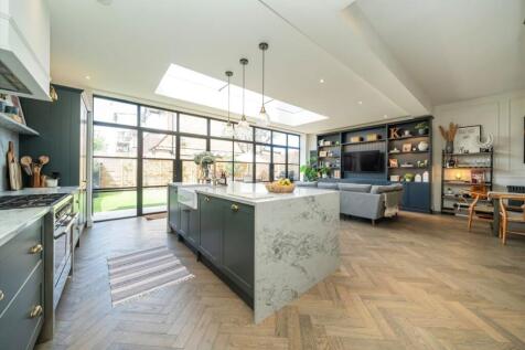 Erlesmere Gardens, Northfields