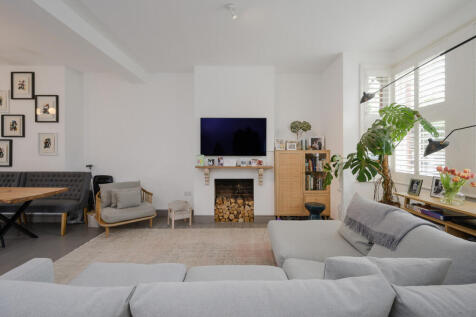 Birkbeck Grove, London, W3 7