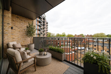Chiswick Green, Chiswick High Road, W4