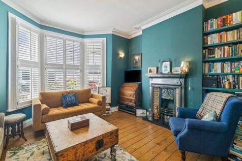 Carlton Road, 
Chiswick, W4