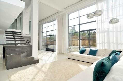 Evershed Walk, London, W4
