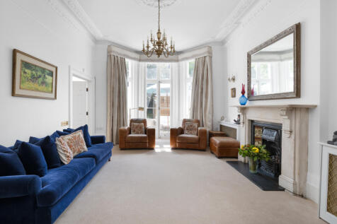 Walpole Gardens, Chiswick, London, W4