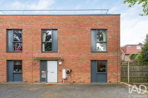 Ealing, London, W7