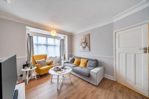Manton Avenue, Northfields, London, W7