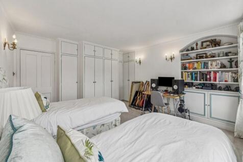Blithfield Street, 
Kensington, W8