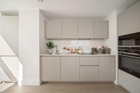Chiswick Green, Chiswick High Road, W4