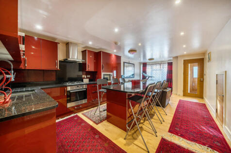 Lanark Close, Ealing, W5