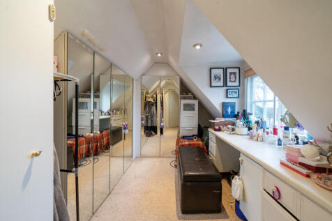 Pitshanger Lane, Ealing, W5