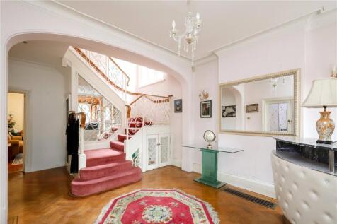 Gunnersbury Avenue, London, W5