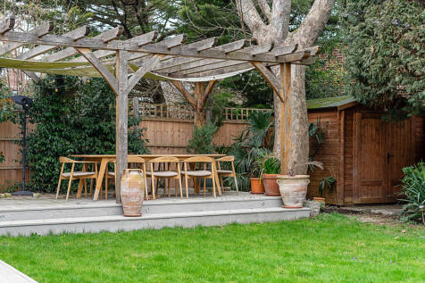 Hazelwood Close, Ealing, W5