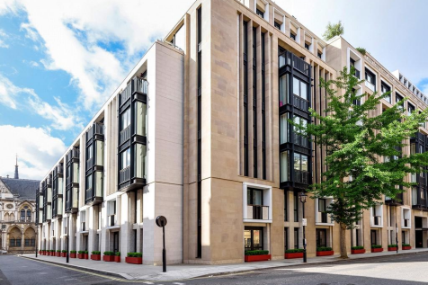 Lincoln Square, London, WC2A