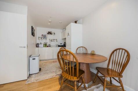 Seven Sea Gardens, London, E3