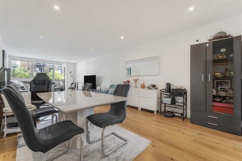 Harbourside Court, Surrey Quays, SE8