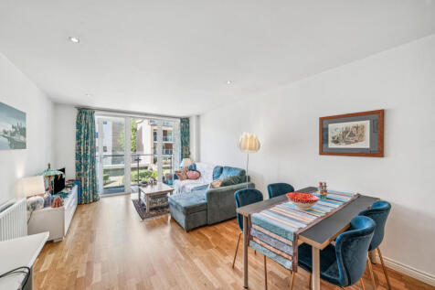 Battersea Park Road, London, SW8