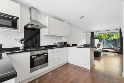 Daniel Close, Colliers Wood