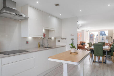 Holland Gardens, Brentford, TW8