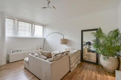 Phoenix Way, Clapham Junction, London, SW18