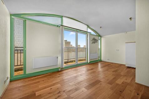 Mermaid Court, 
Rotherhithe Street, SE16