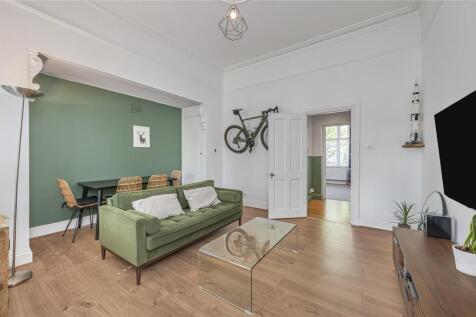 Larkhall Rise, London, SW4