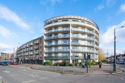 2B2B  814 sqft Durnsford Road SW19 Includes Allocated Car Park