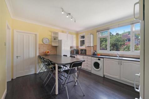 Liberty Avenue, Colliers Wood