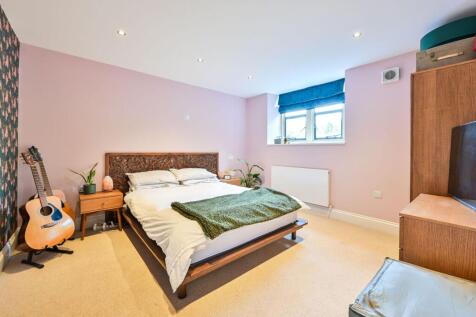 Mundania Road, East Dulwich, London, SE22