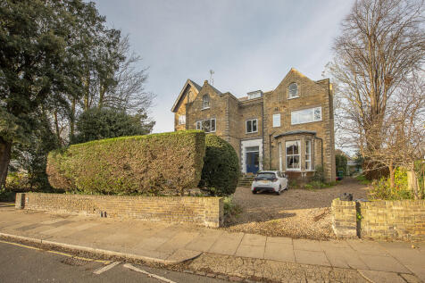 Hampton Road, Twickenham, TW2