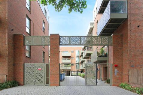 Lomond Grove, London, SE5