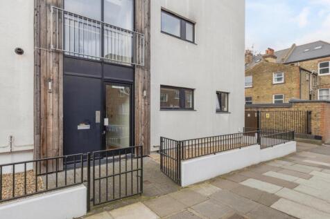 Beauchamp Road, 
Clapham Junction, SW11