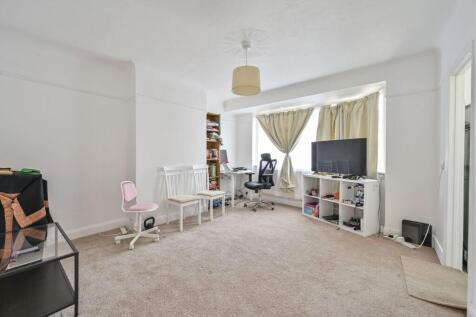 York Close, Merton, Morden, SM4