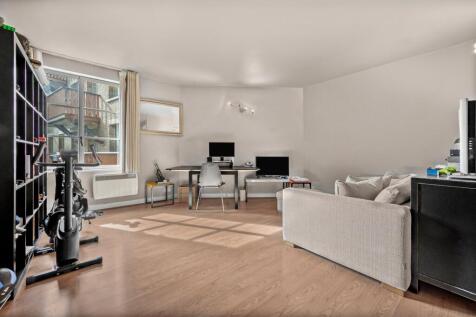 The Circle, 
Queen Elizabeth Street, SE1